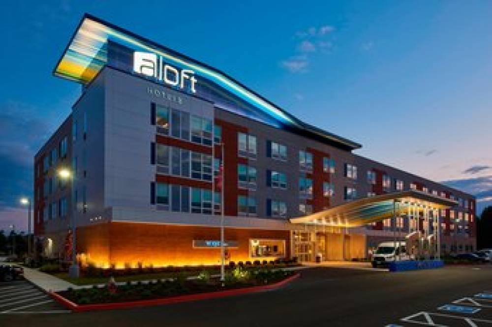 Aloft Cleveland Airport 1