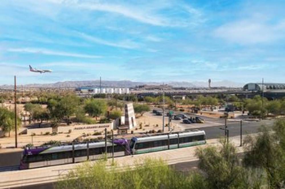 Aloft Phoenix Airport 8