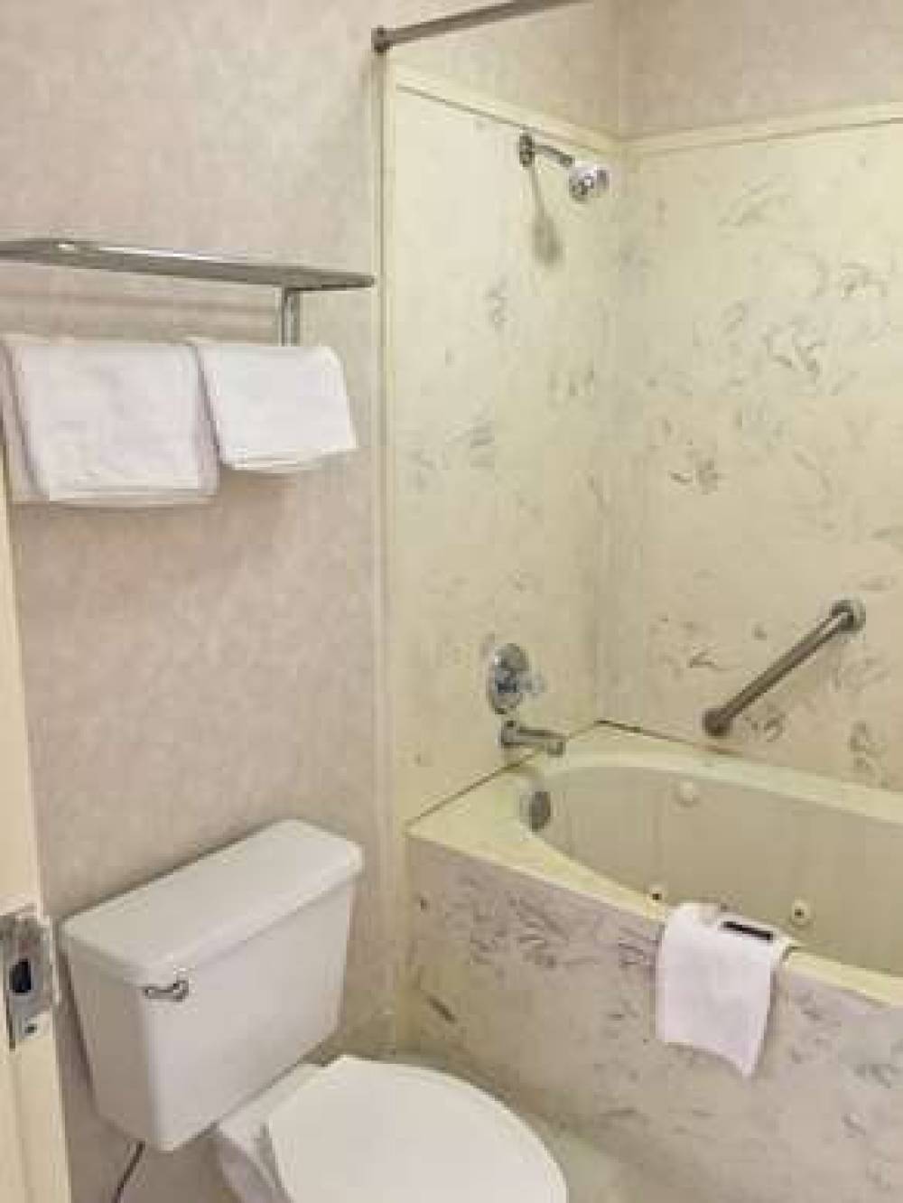 Americas Best Value Inn And Suites Clarksdale 10