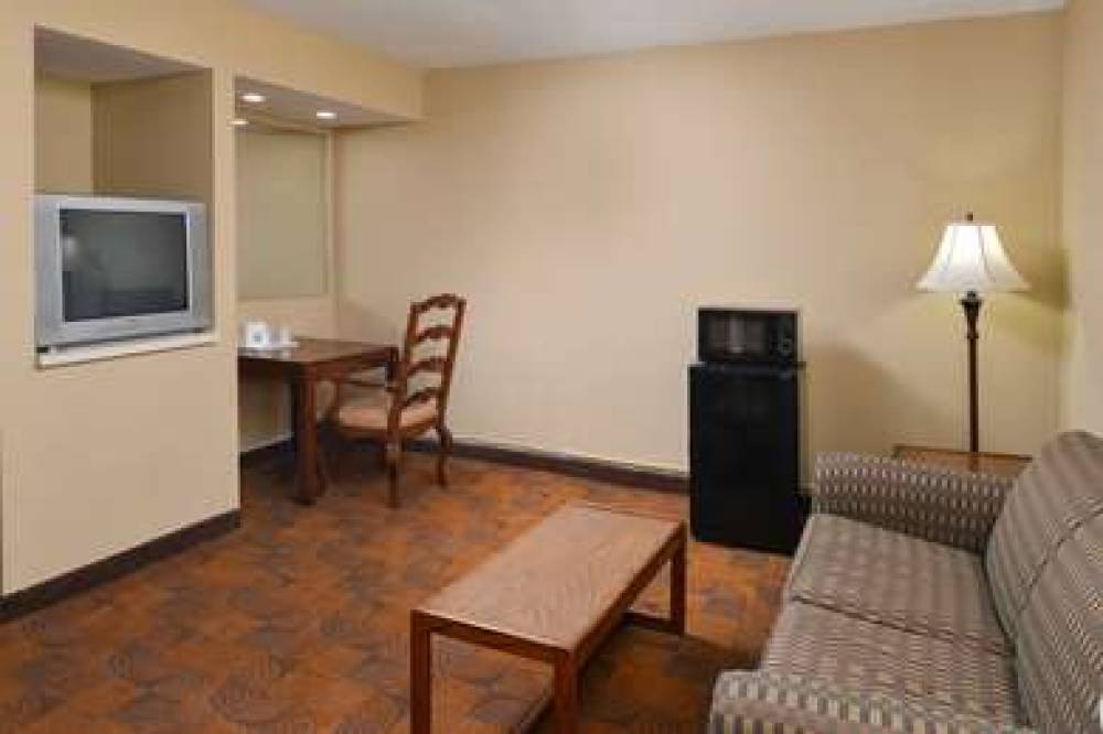 Americas Best Value Inn And Suites Memphis East 9