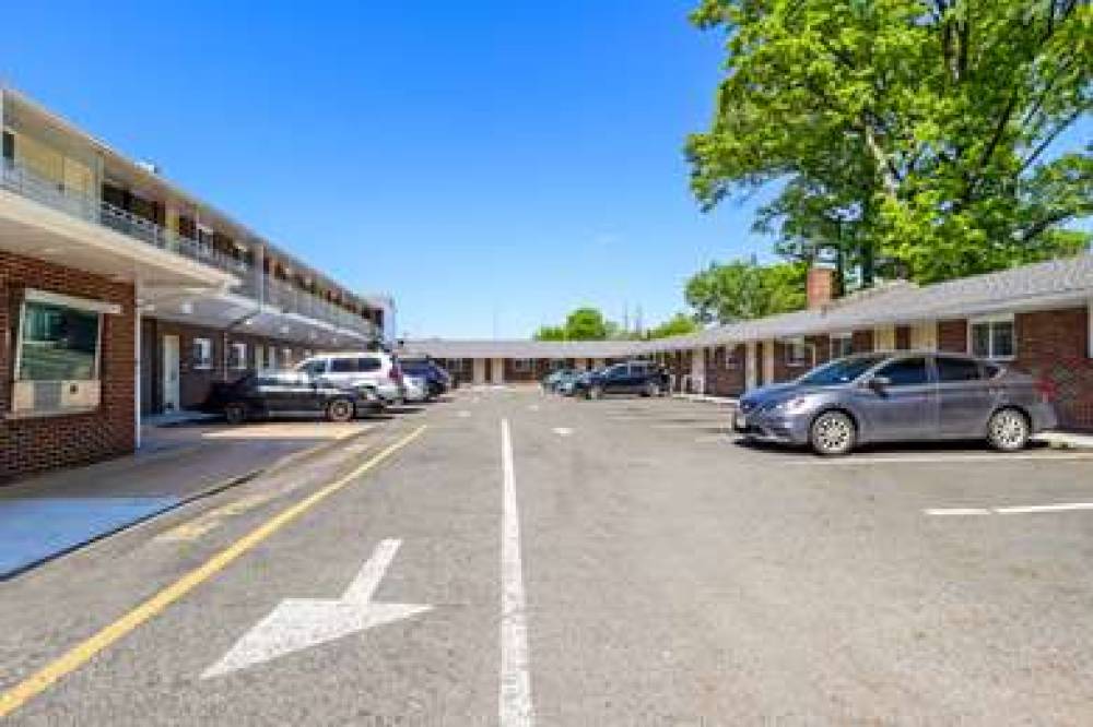 Americas Best Value Inn Avenel Woodbridge 7