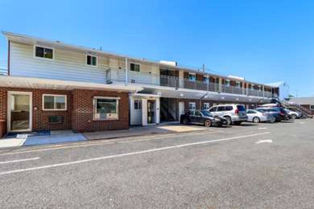 Americas Best Value Inn Avenel Woodbridge 9