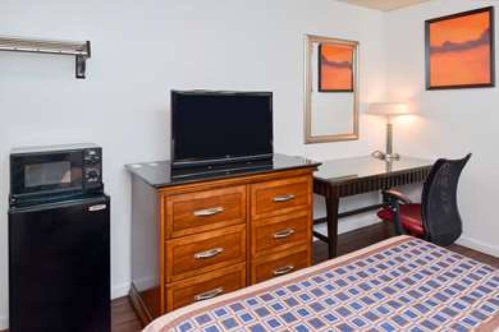 Americas Best Value Inn Delano 2