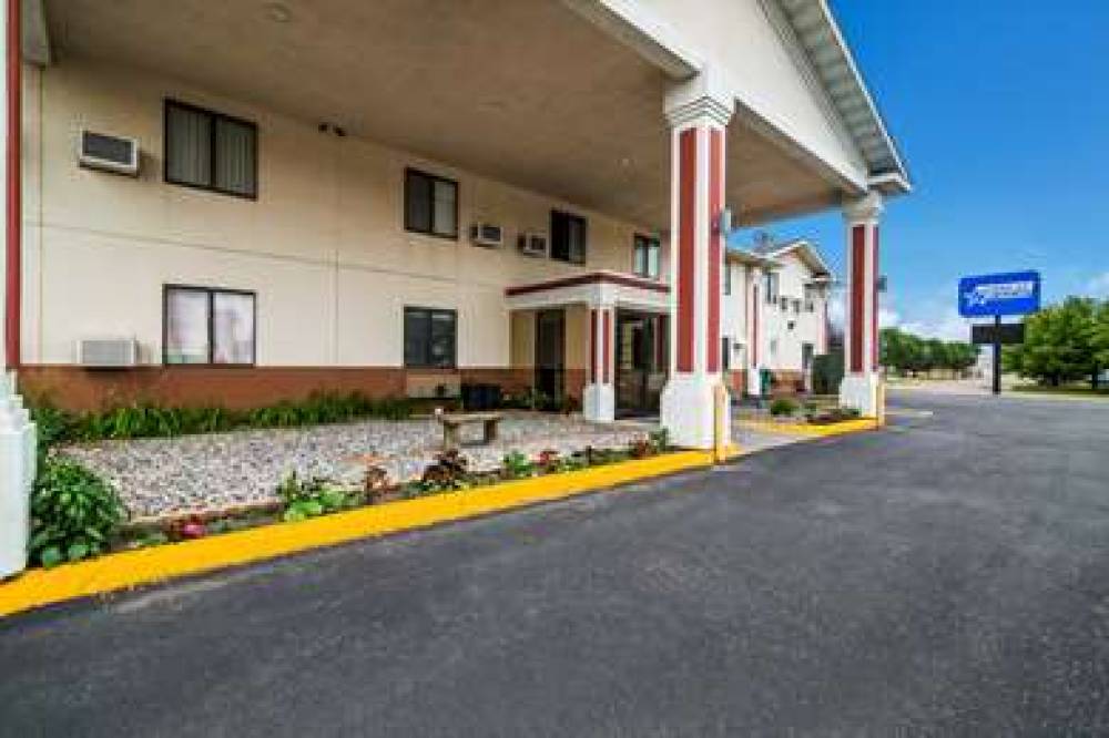 AMERICAS BEST VALUE INN FARGO 4