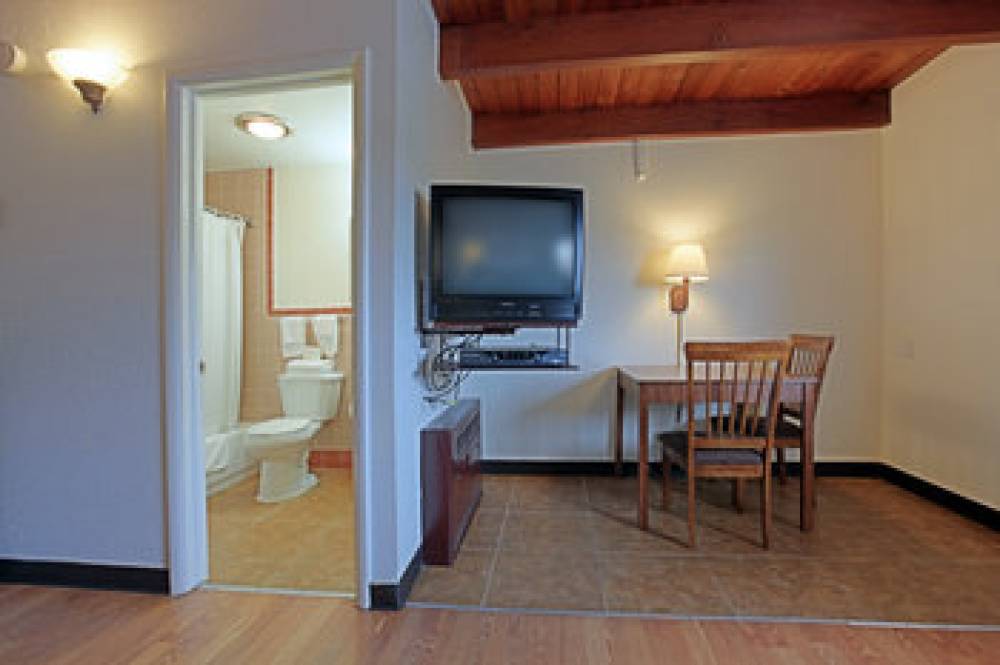 Americas Best Value Inn Fort Collins 8