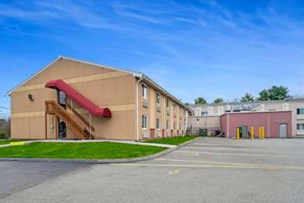 Americas Best Value Inn Foxboro 7