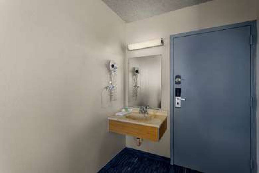 AMERICAS BEST VALUE INN GALLUP 10