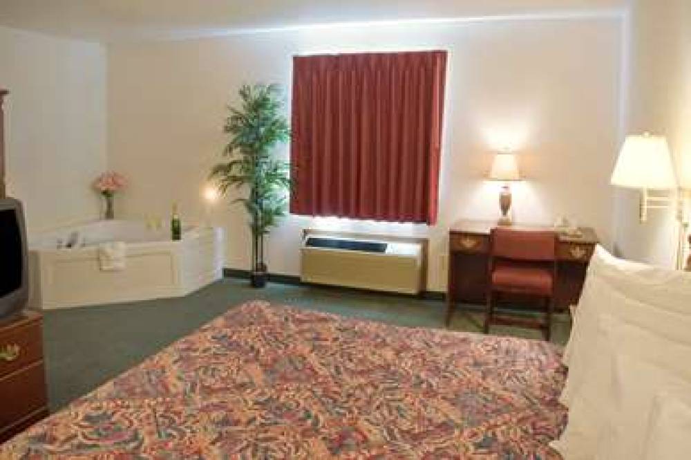 Americas Best Value Inn Gaylord 6