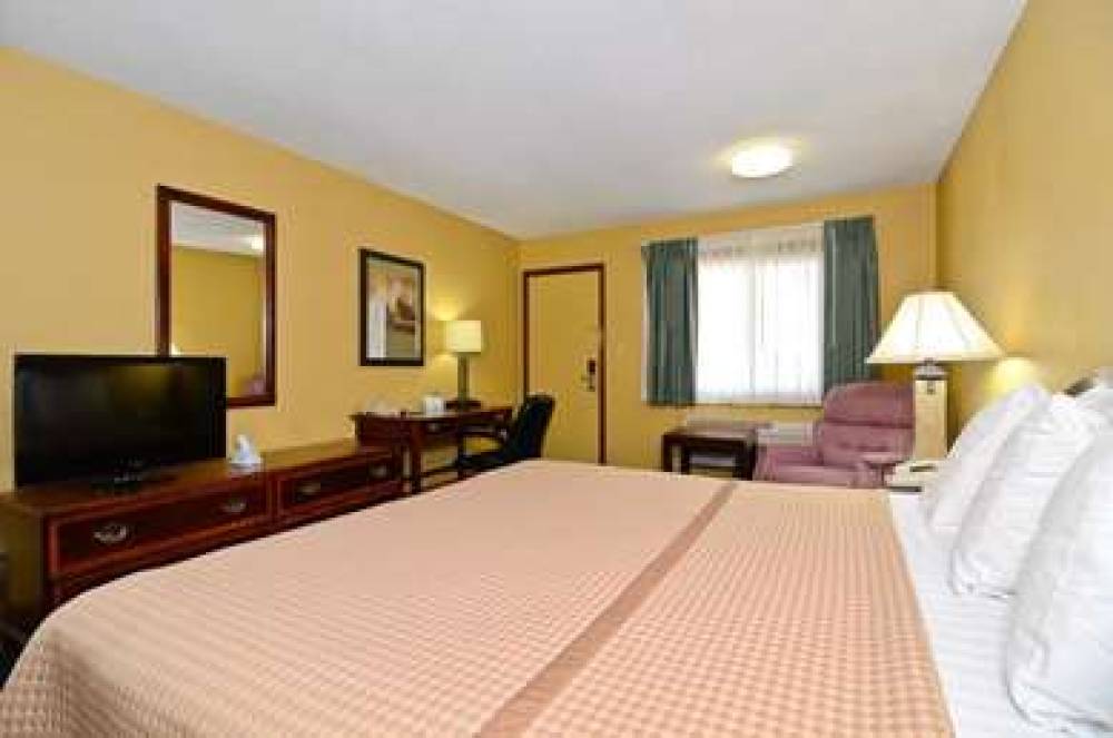 Americas Best Value Inn Iola 3