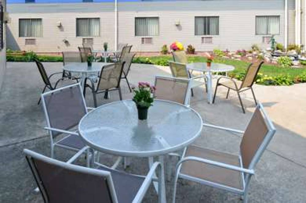 Americas Best Value Inn La Crosse 8