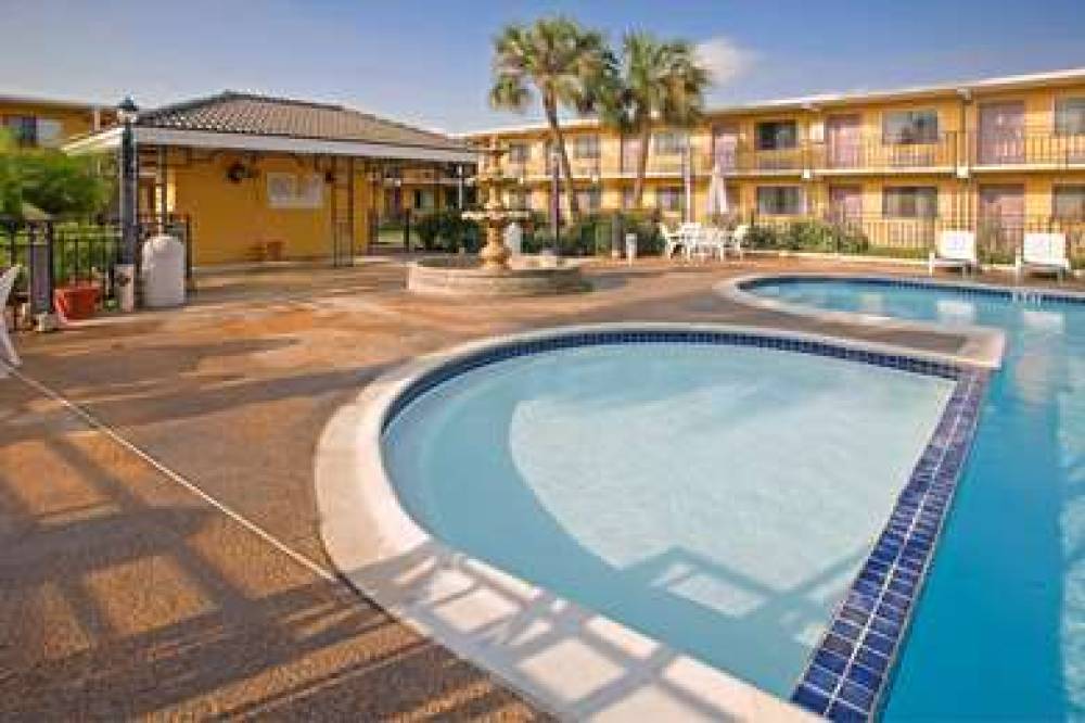 Americas Best Value Inn Laredo 7