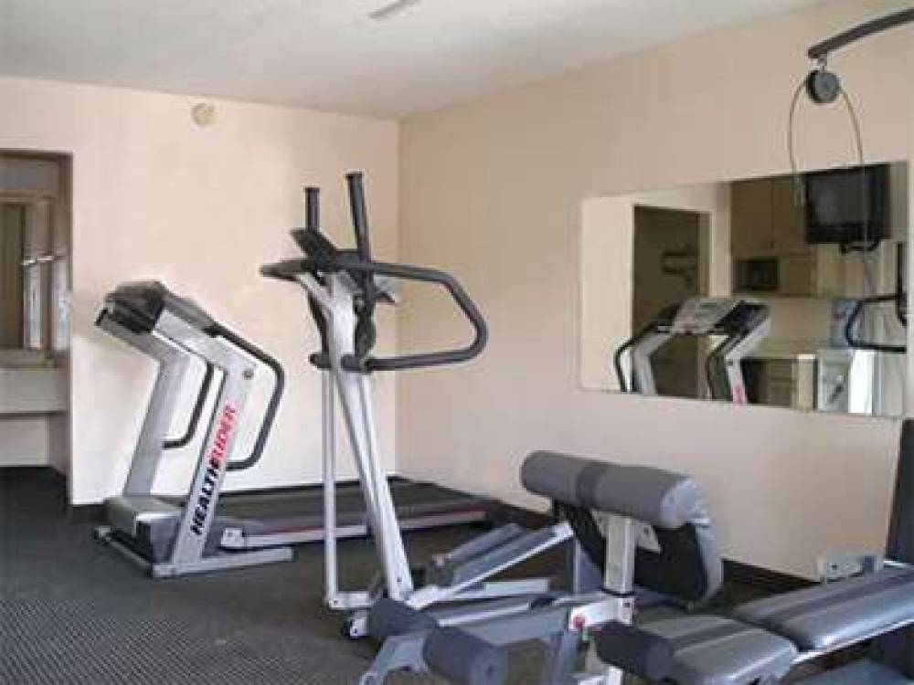 Americas Best Value Inn Laredo 9