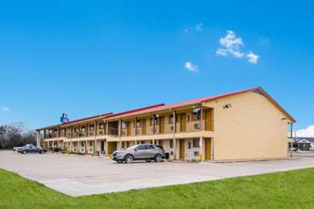 Americas Best Value Inn Refugio 1