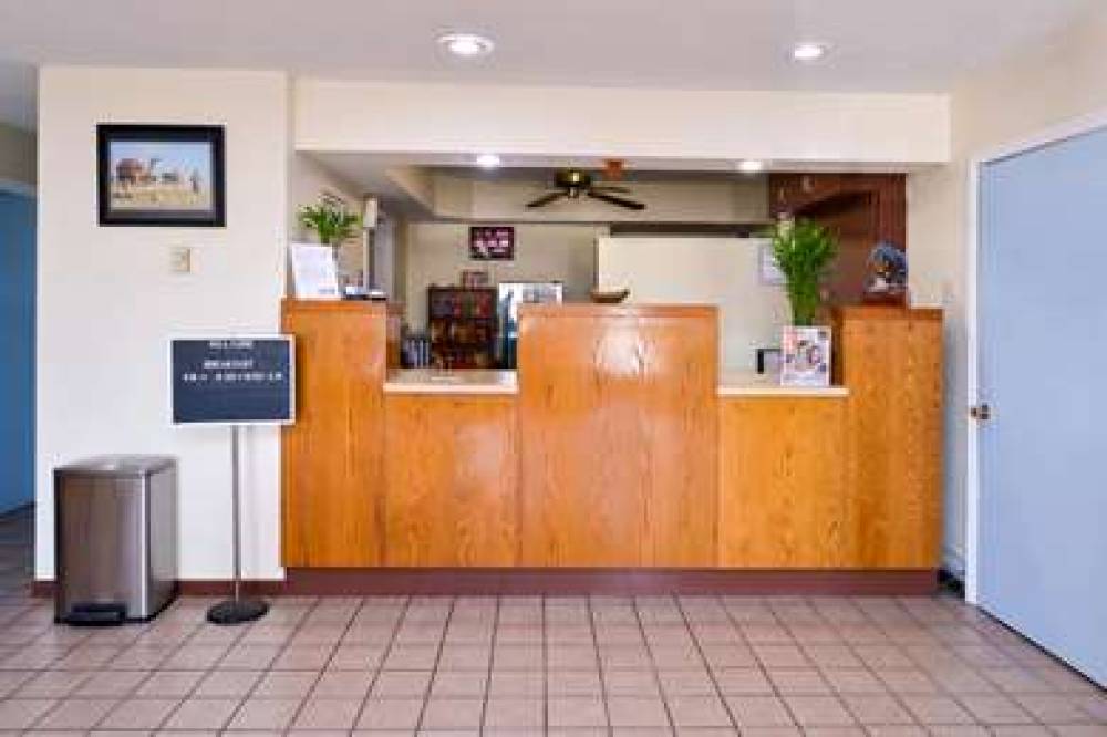 Americas Best Value Inn Sullivan 5