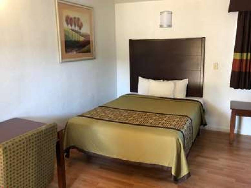 Americas Best Value Inn Visalia 4