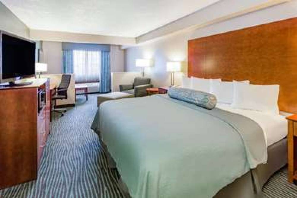 AmericInn By Wyndham Des Moines Airport 10