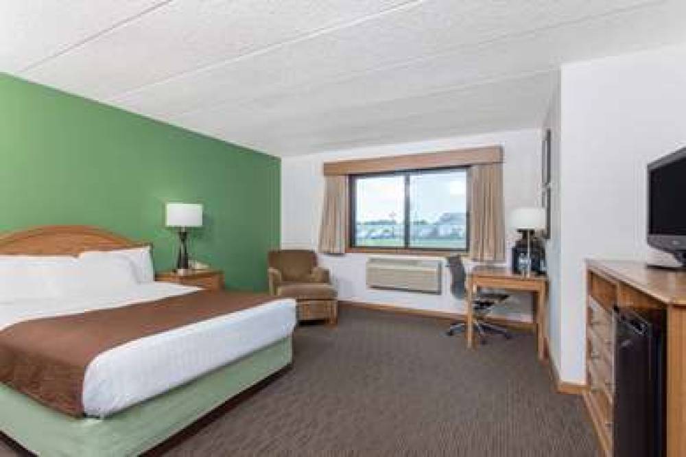 AmericInn By Wyndham Eau Claire 9