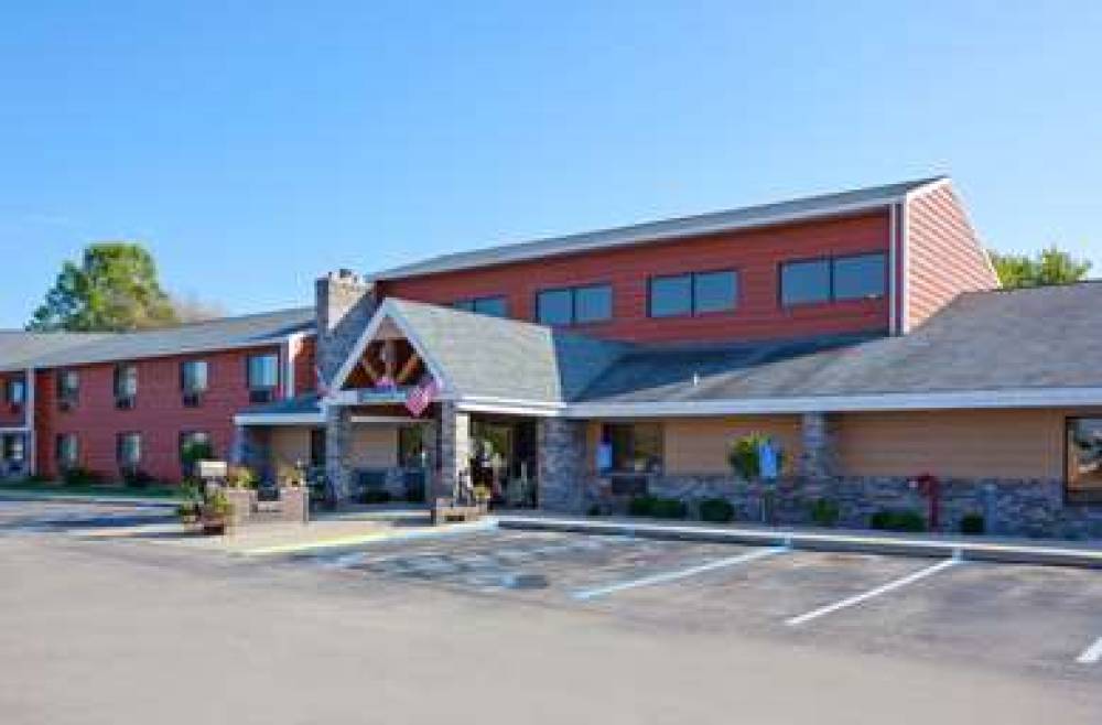 AmericInn By Wyndham Menominee 1