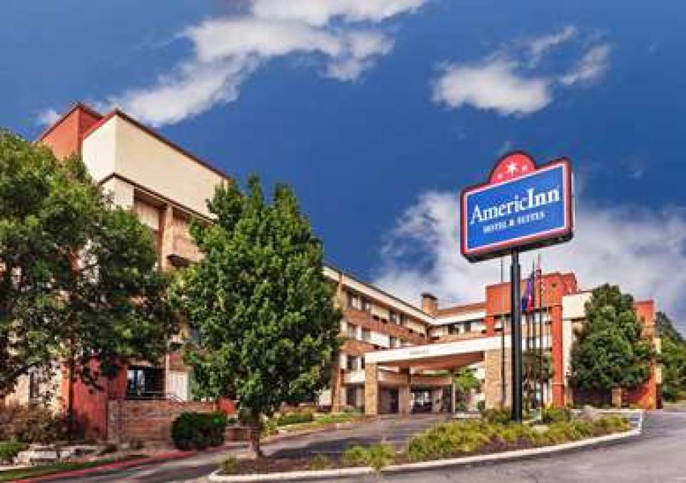 AmericInn By Wyndham Omaha 1