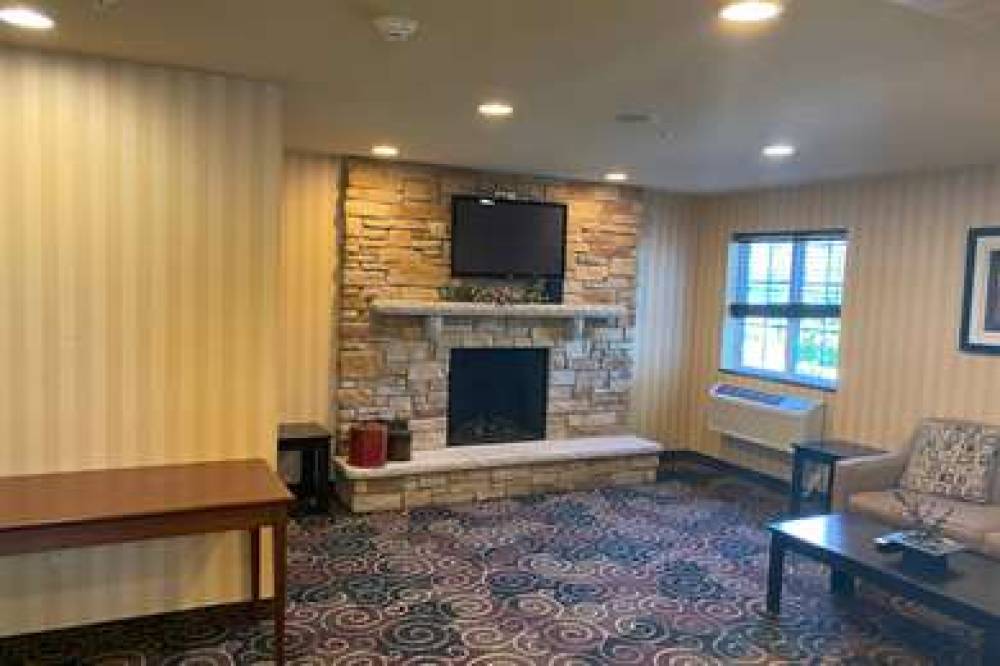 AMERICINN BY WYNDHAM OSHKOSH 2