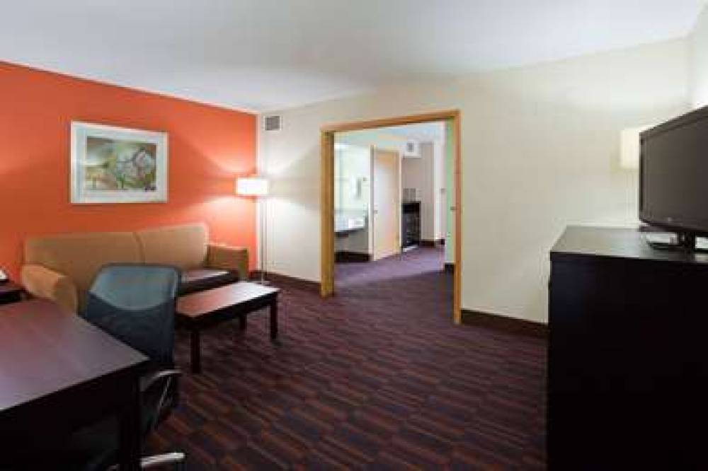 AmericInn By Wyndham Shakopee Near Canterbury Park 10