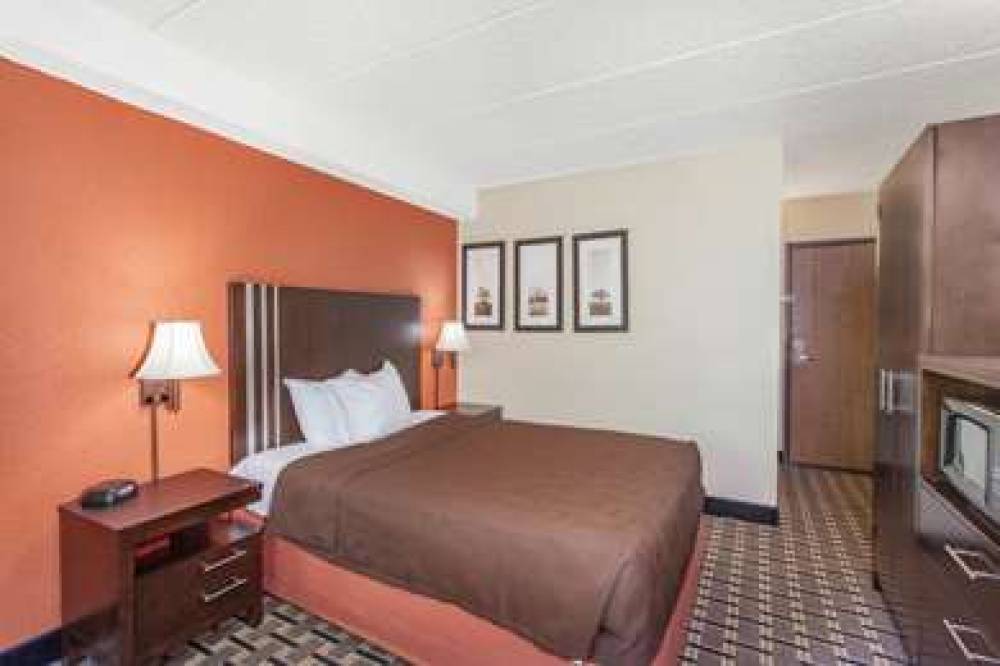 AmericInn Cloquet 10