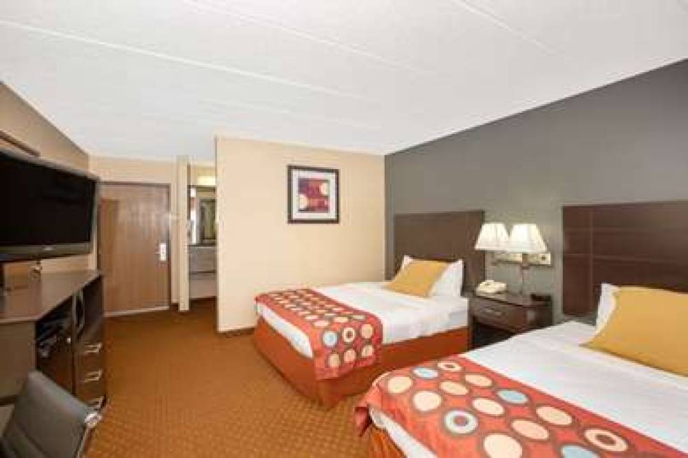 AmericInn Coralville 8