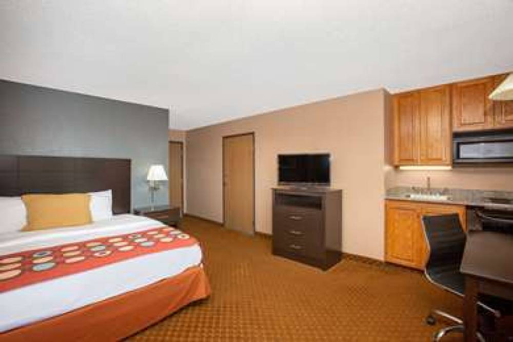 AmericInn Coralville 9