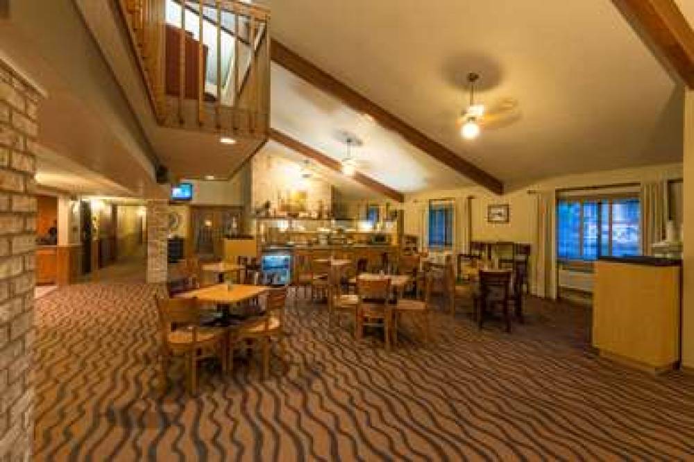 AmericInn Minocqua 7