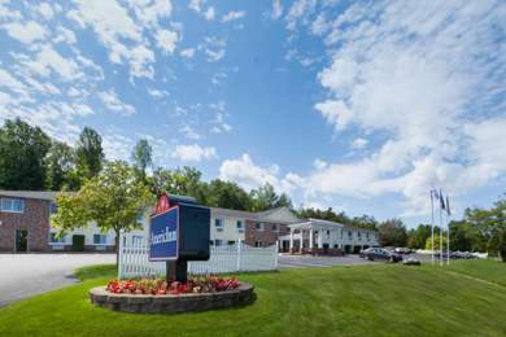 AMERICINN PETOSKEY 2