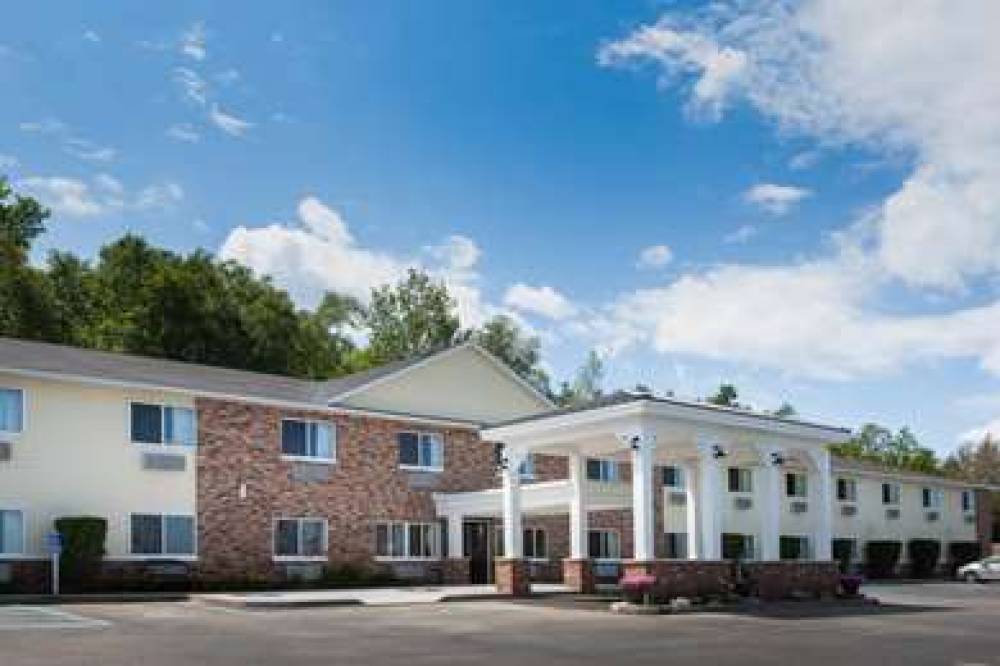 AMERICINN PETOSKEY 3