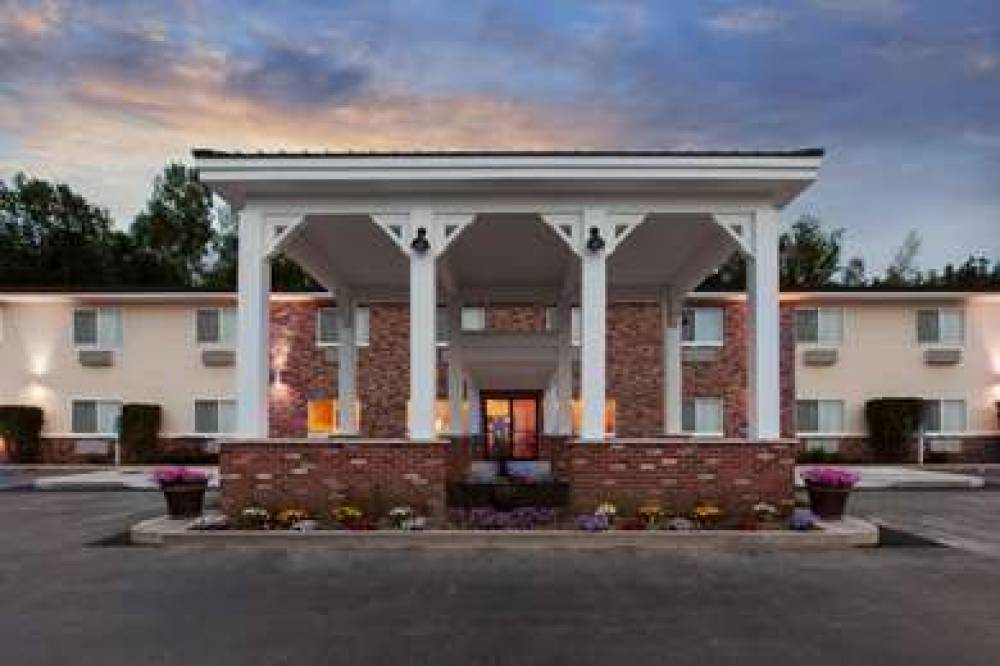 AMERICINN PETOSKEY 4