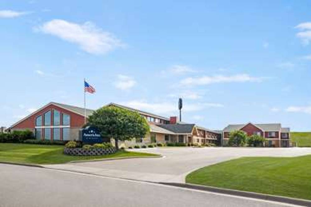 AmericInn Sauk Centre 1