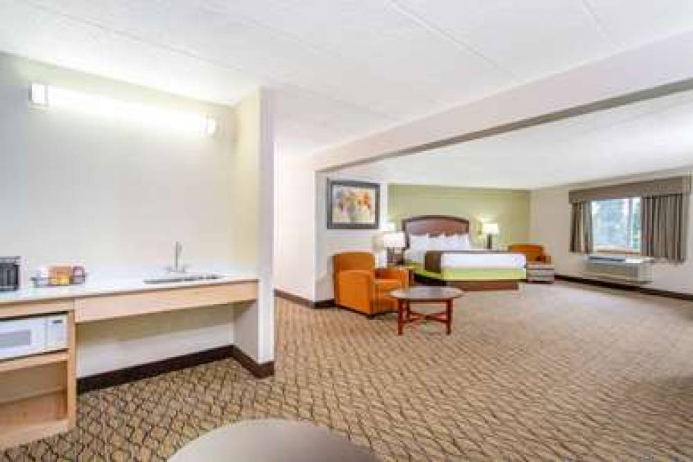 AmericInn Sheboygan 10