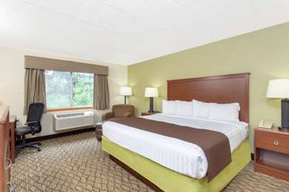 AmericInn Sheboygan 6