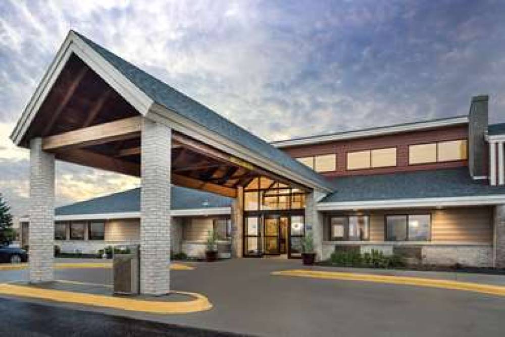 AmericInn Wahpeton 1