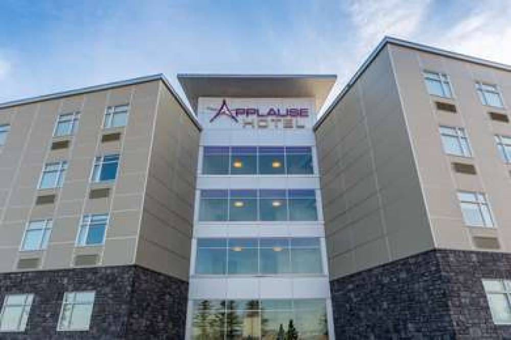 Applause Hotel Airport Calgary