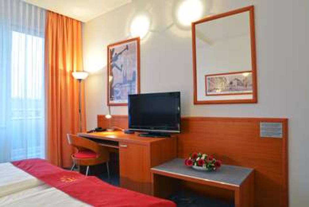 AVANTI HOTEL 9