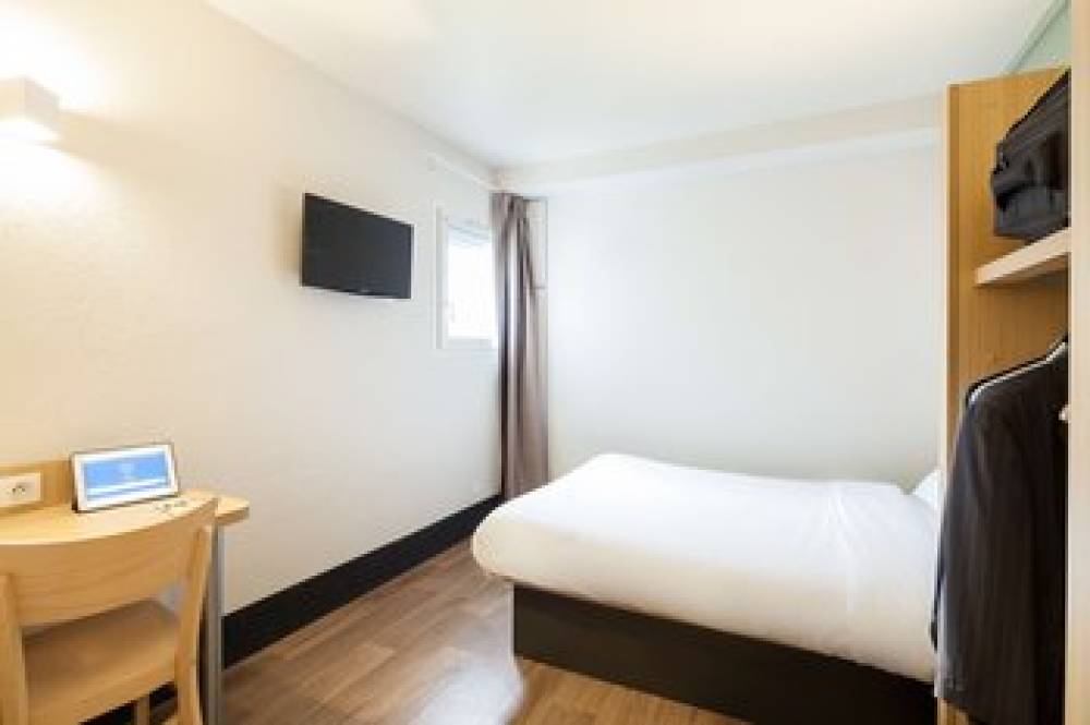 B-B HOTEL MONTLHERY 10