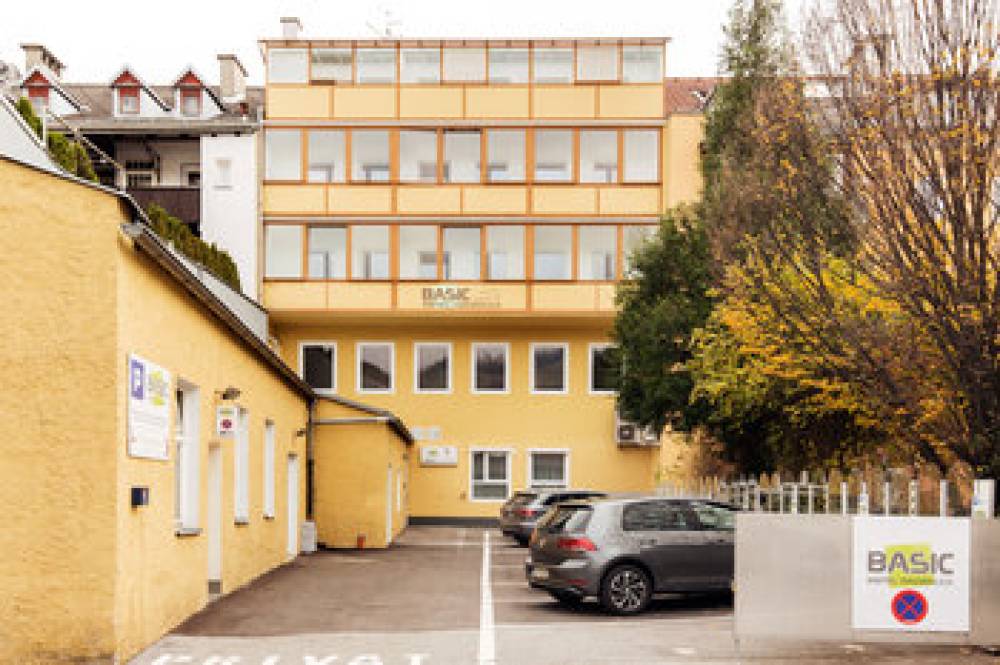 BASIC HOTEL INNSBRUCK 2