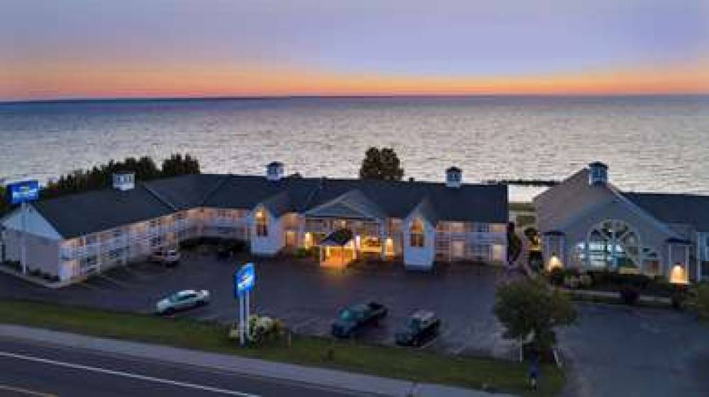 BAYMONT BY WYNDHAM, ST. IGNACE LAKE 9