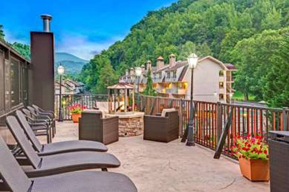 BAYMONT GATLINBURG ON RIVER 2