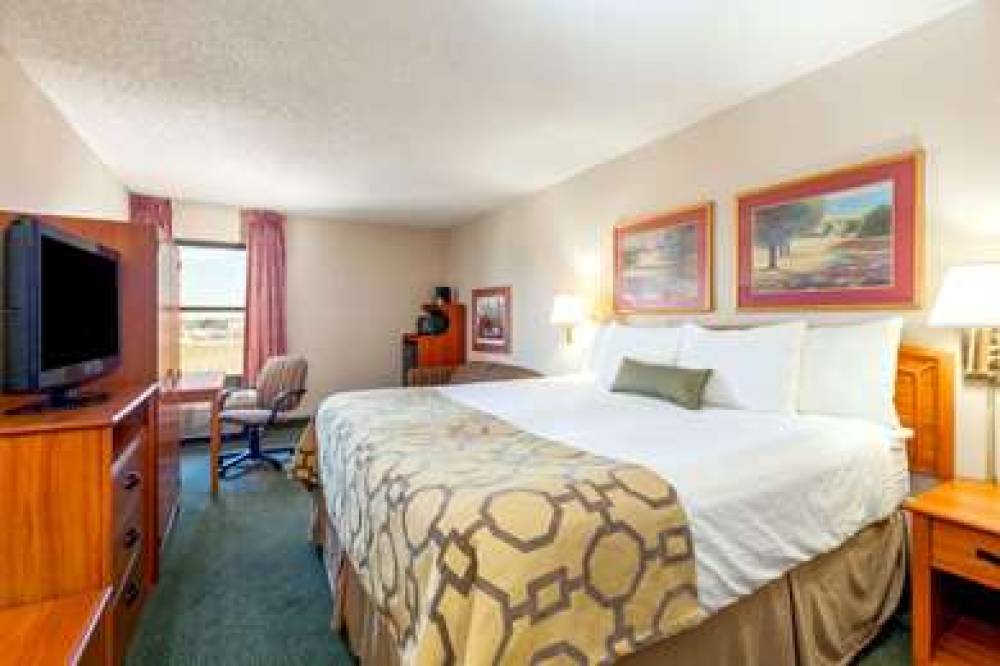 Baymont Inn & Suites Amarillo East 8