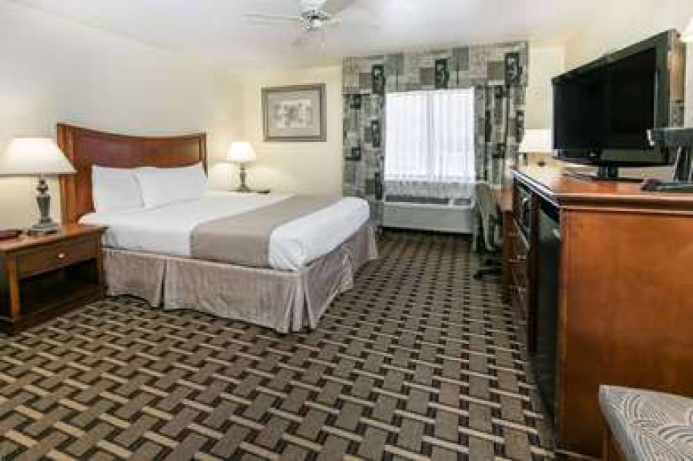 Baymont Inn & Suites Arlington At Six Flags Dr 9