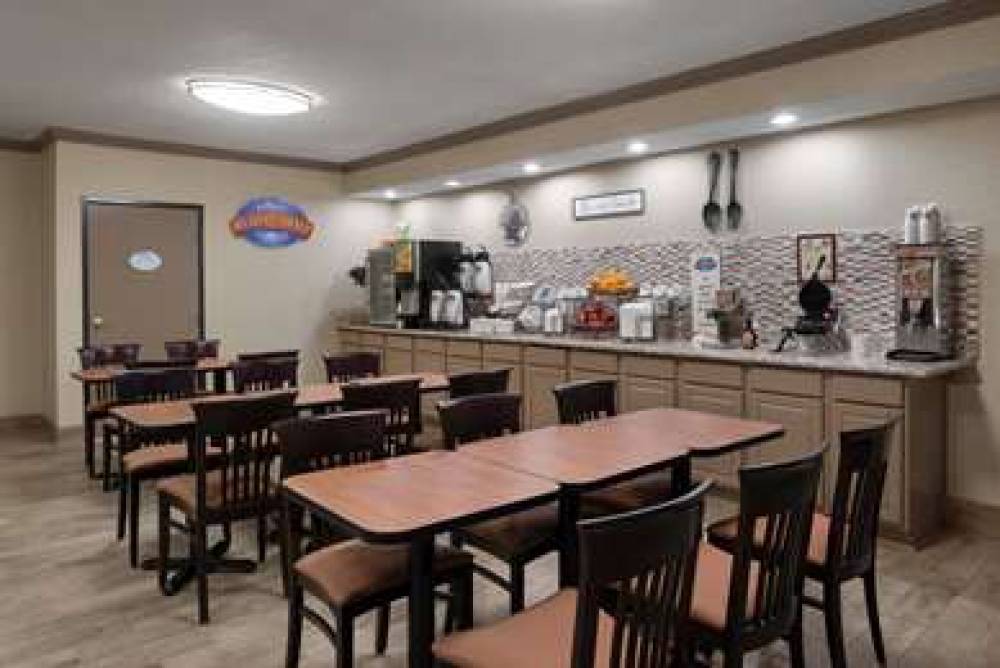 BAYMONT INN & SUITES BELLEVILL 8