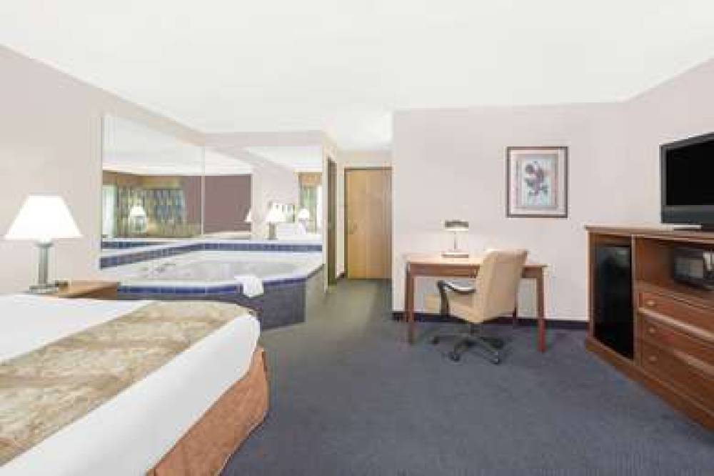 Baymont Inn & Suites Boone 7