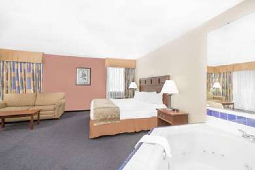 Baymont Inn & Suites Boone 5