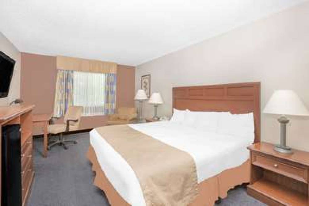 Baymont Inn & Suites Boone 8