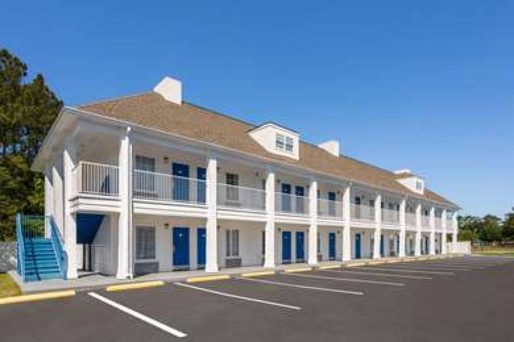 Baymont Inn & Suites Brunswick GA 1