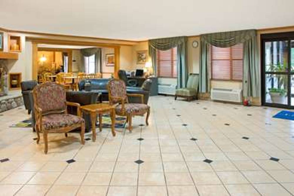 Baymont Inn & Suites Conroe 4